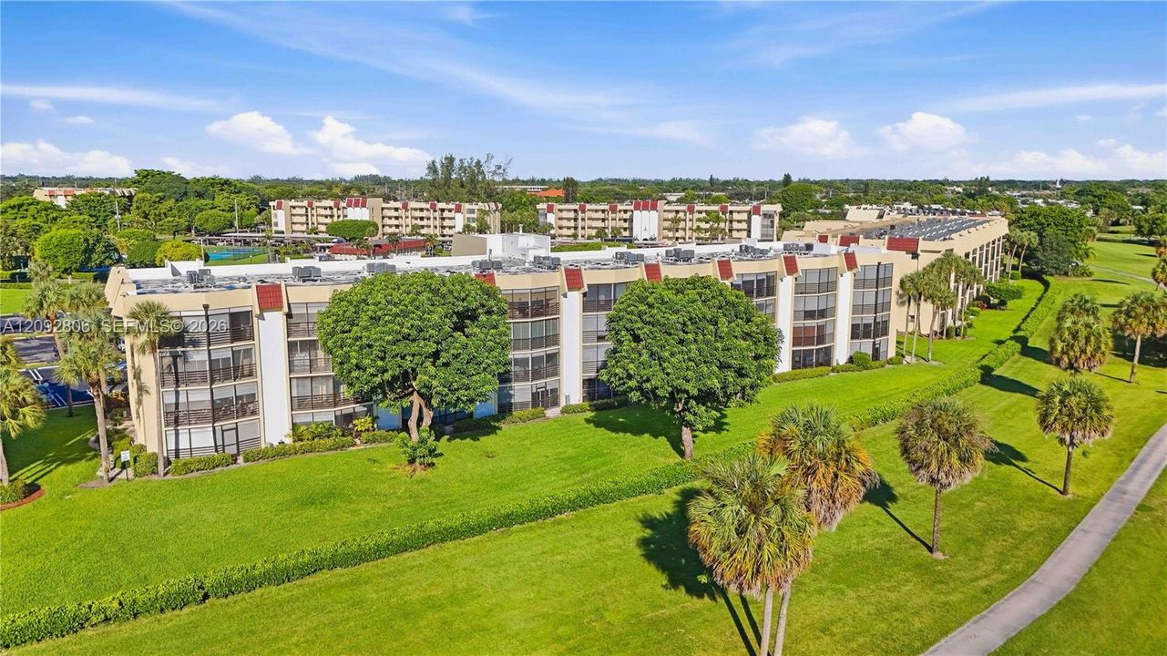 В аренду: $2,700 (2 спален, 2 ванн, 1300 Квадратных фут)