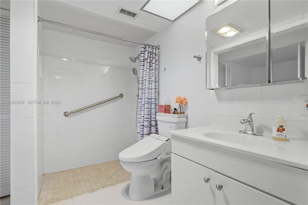 В аренду: $2,700 (2 спален, 2 ванн, 1300 Квадратных фут)