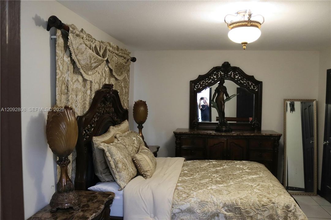 En Venta: $650,000 (4 camas, 2 baños, 1608 Pies cuadrados)