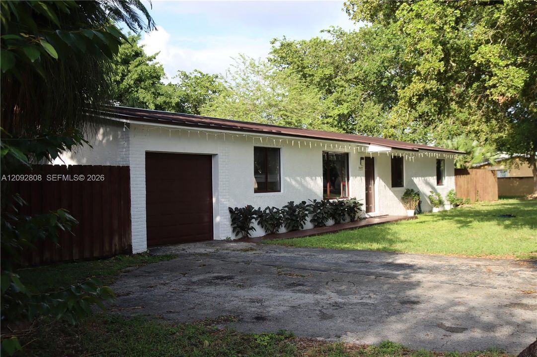 En Venta: $650,000 (4 camas, 2 baños, 1608 Pies cuadrados)