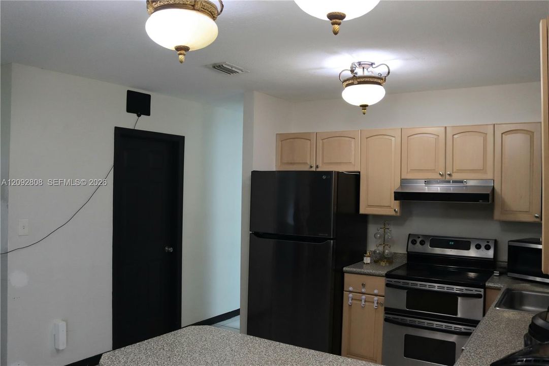 En Venta: $650,000 (4 camas, 2 baños, 1608 Pies cuadrados)