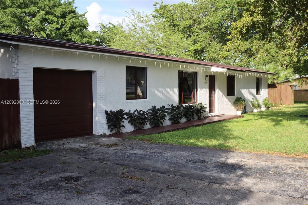 En Venta: $650,000 (4 camas, 2 baños, 1608 Pies cuadrados)