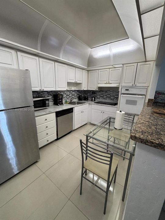 For Sale: $475,000 (1 beds, 1 baths, 1005 Square Feet)
