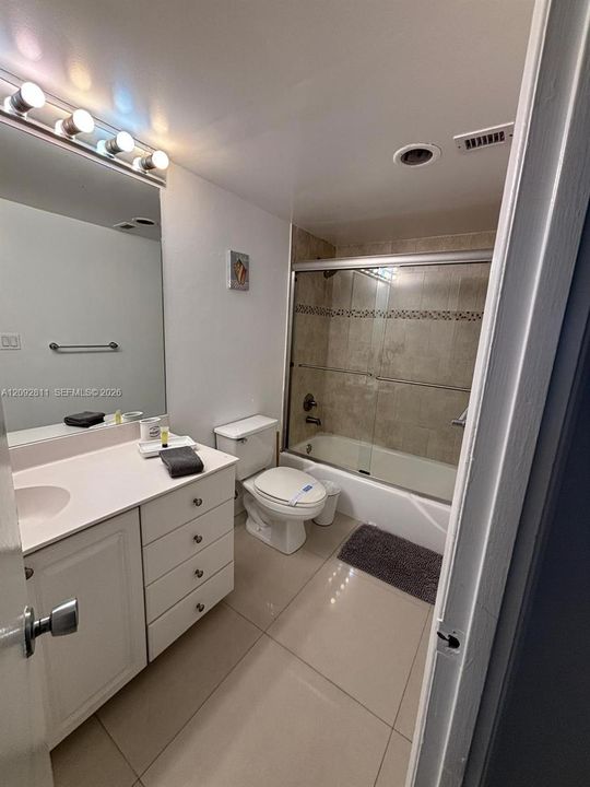 For Sale: $475,000 (1 beds, 1 baths, 1005 Square Feet)