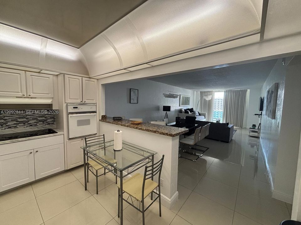 For Sale: $475,000 (1 beds, 1 baths, 1005 Square Feet)
