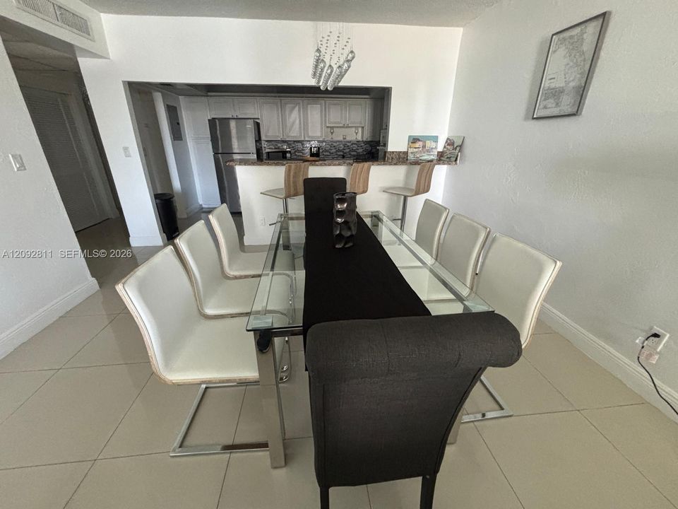 For Sale: $475,000 (1 beds, 1 baths, 1005 Square Feet)