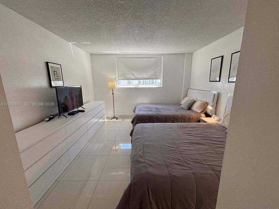 For Sale: $475,000 (1 beds, 1 baths, 1005 Square Feet)