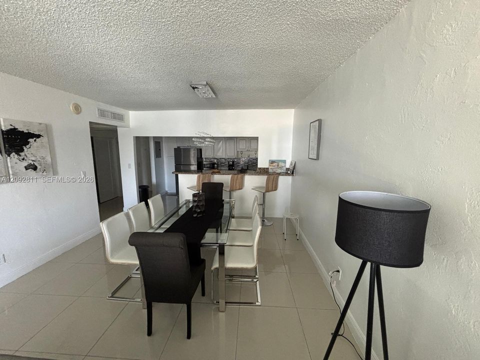 For Sale: $475,000 (1 beds, 1 baths, 1005 Square Feet)