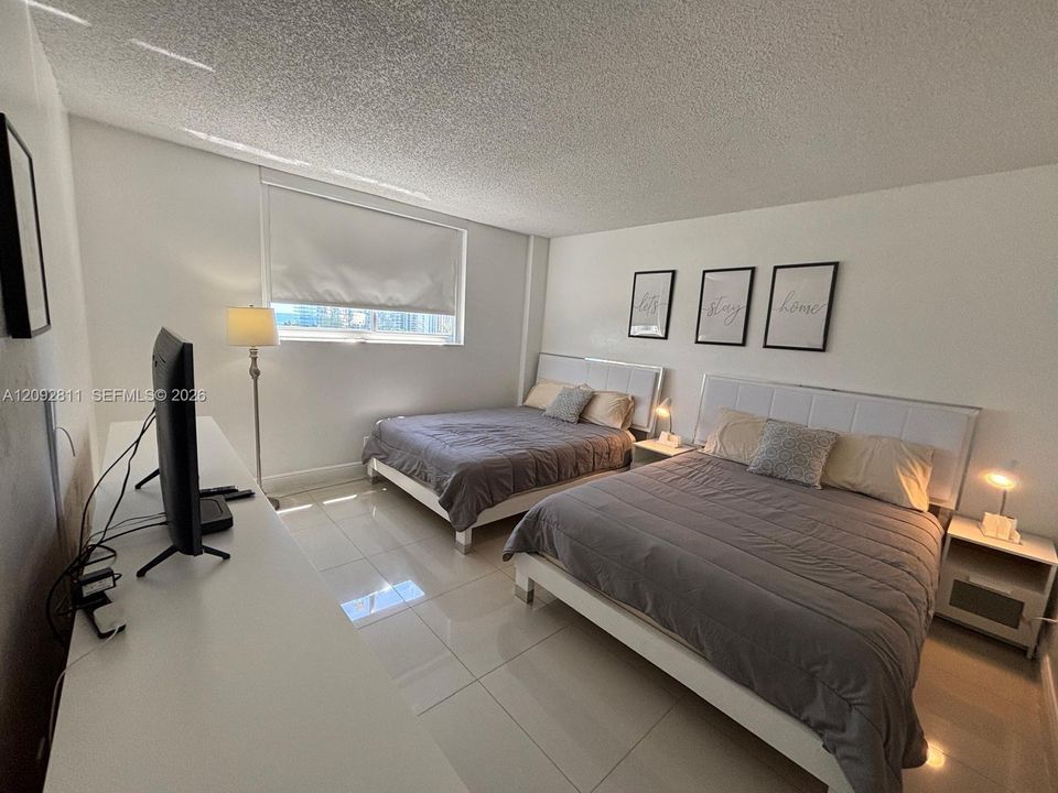 For Sale: $475,000 (1 beds, 1 baths, 1005 Square Feet)