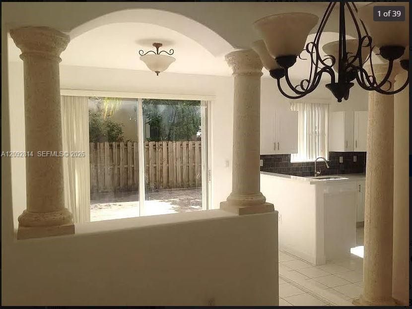 For Rent: $2,900 (3 beds, 2 baths, 1386 Square Feet)