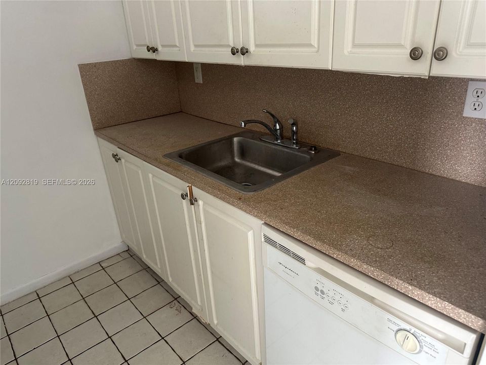 For Sale: $65,000 (1 beds, 1 baths, 620 Square Feet)