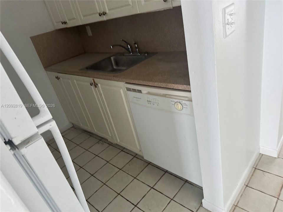 For Sale: $65,000 (1 beds, 1 baths, 620 Square Feet)