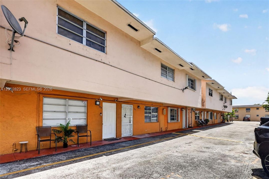 En Venta: $274,888 (2 camas, 2 baños, 1085 Pies cuadrados)