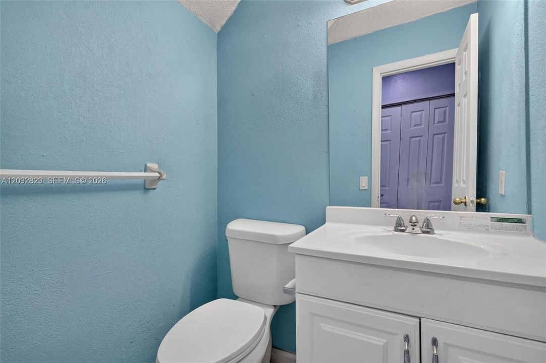 En Venta: $274,888 (2 camas, 2 baños, 1085 Pies cuadrados)