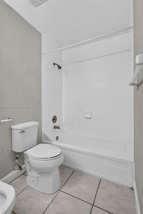 En Venta: $274,888 (2 camas, 2 baños, 1085 Pies cuadrados)