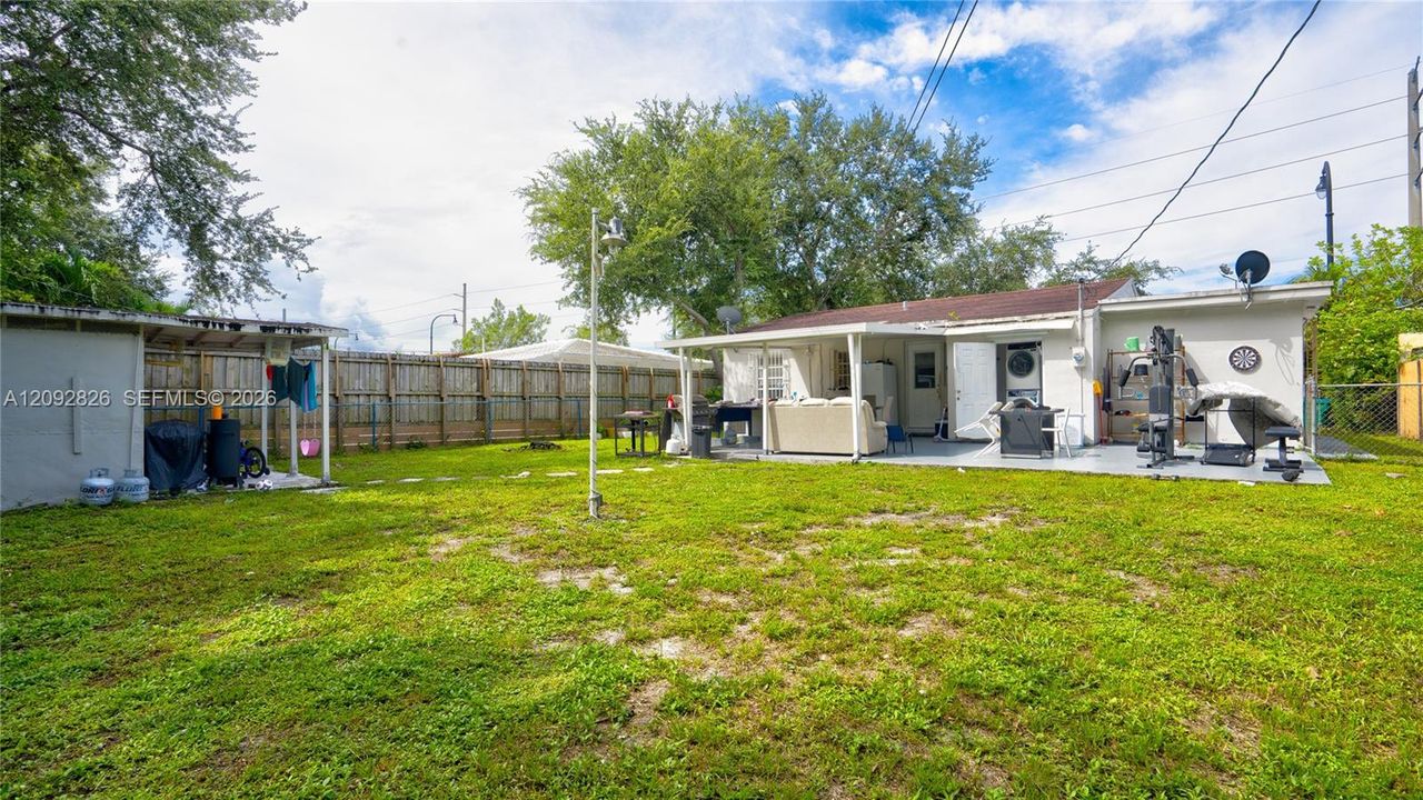 For Sale: $629,000 (3 beds, 2 baths, 1181 Square Feet)