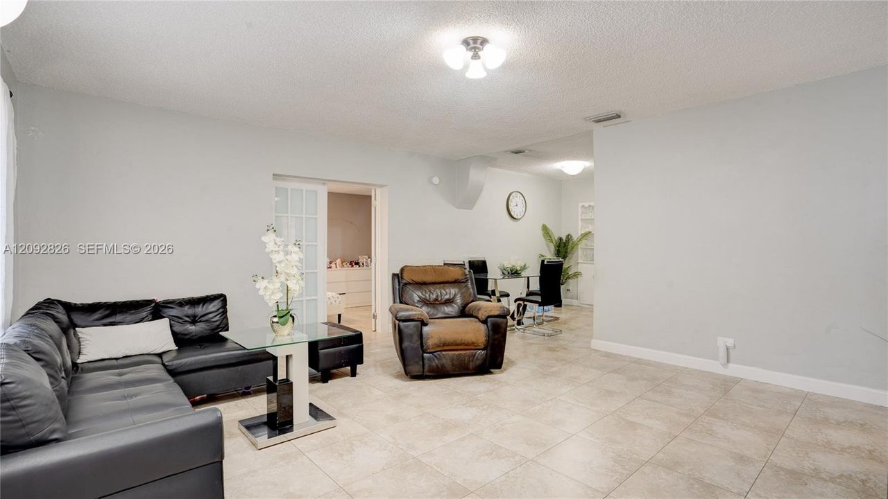 For Sale: $629,000 (3 beds, 2 baths, 1181 Square Feet)