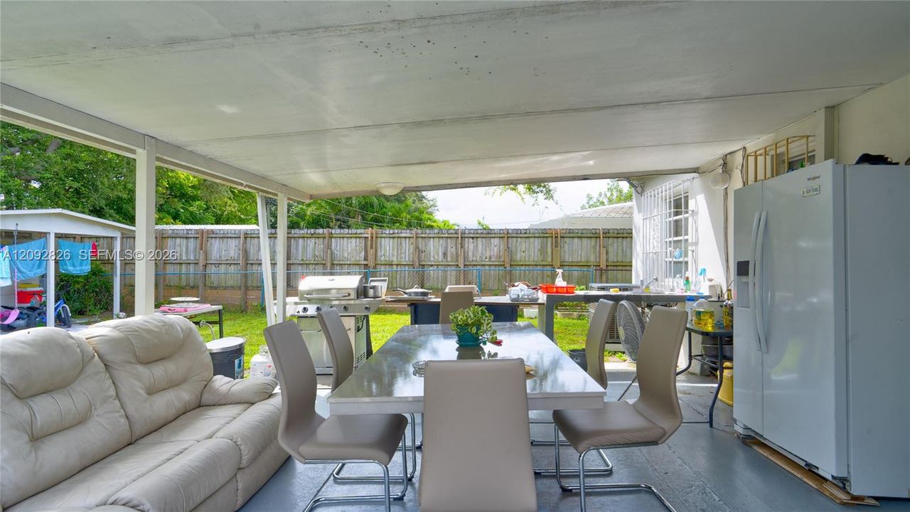 For Sale: $629,000 (3 beds, 2 baths, 1181 Square Feet)