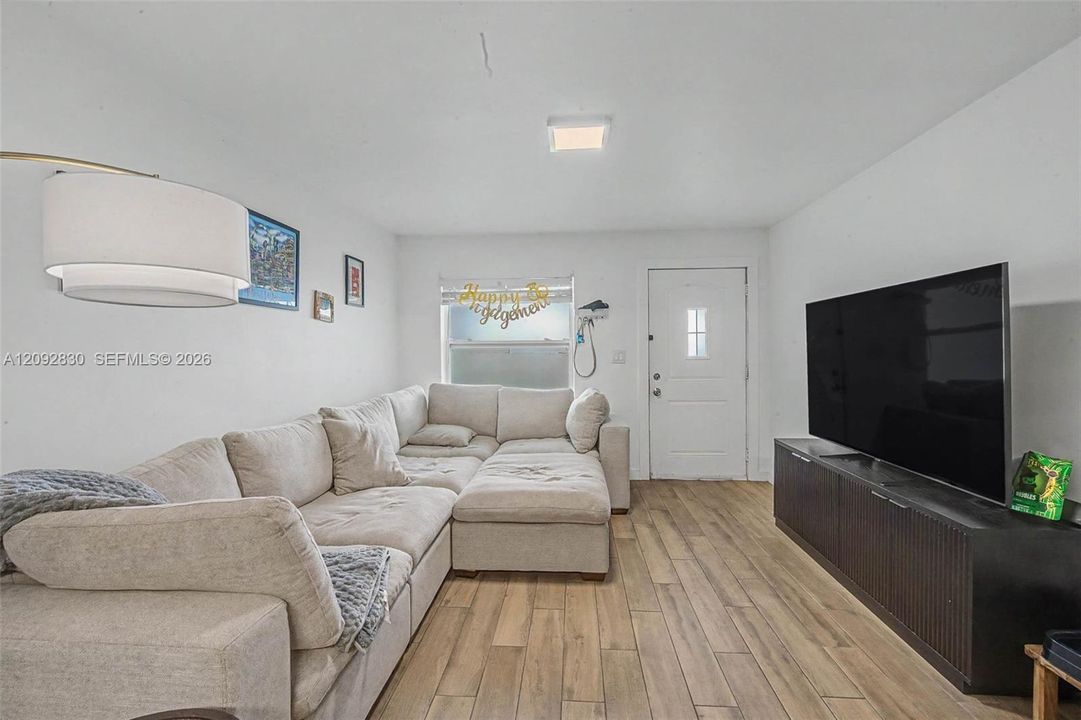 В аренду: $4,300 (4 спален, 3 ванн, 1722 Квадратных фут)
