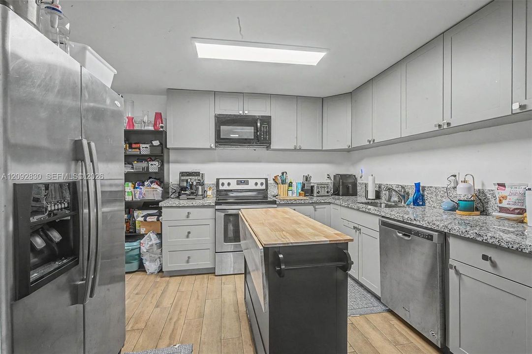 В аренду: $4,300 (4 спален, 3 ванн, 1722 Квадратных фут)