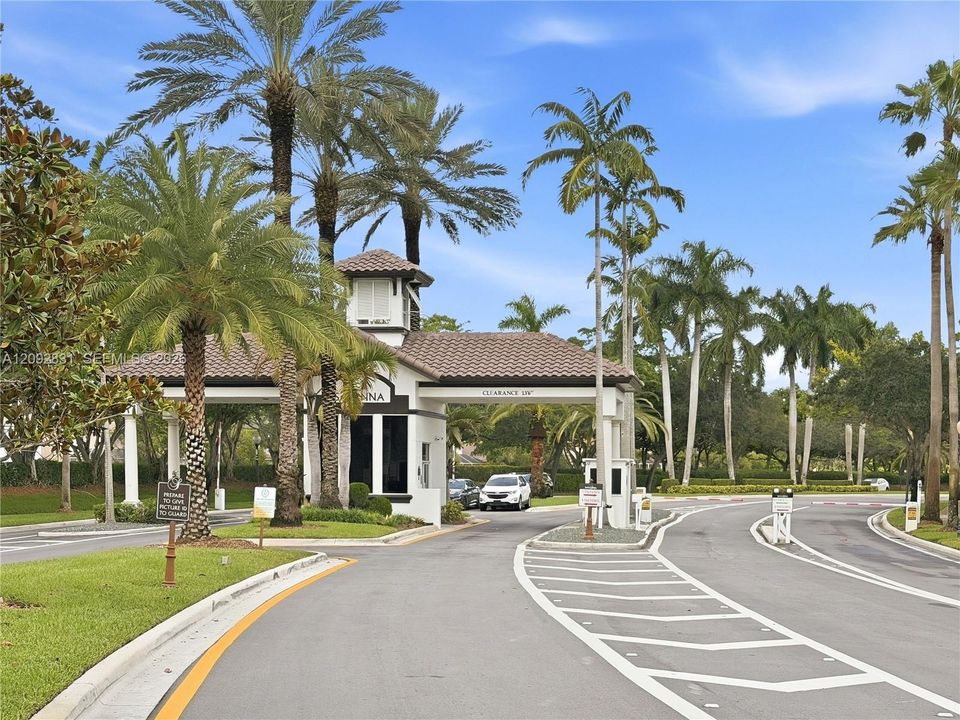 En Venta: $1,559,000 (6 camas, 5 baños, 3894 Pies cuadrados)