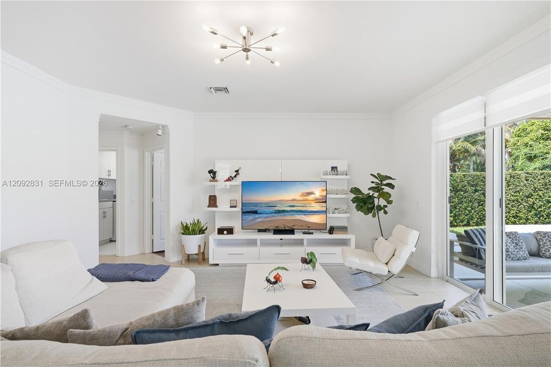 En Venta: $1,559,000 (6 camas, 5 baños, 3894 Pies cuadrados)