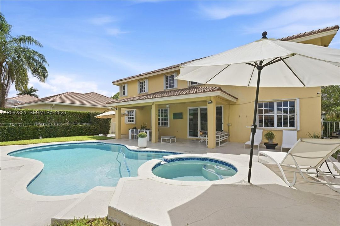 En Venta: $1,559,000 (6 camas, 5 baños, 3894 Pies cuadrados)