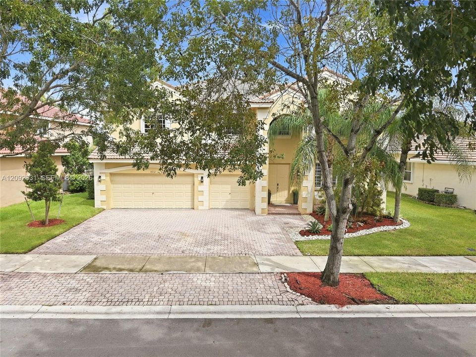 En Venta: $1,559,000 (6 camas, 5 baños, 3894 Pies cuadrados)