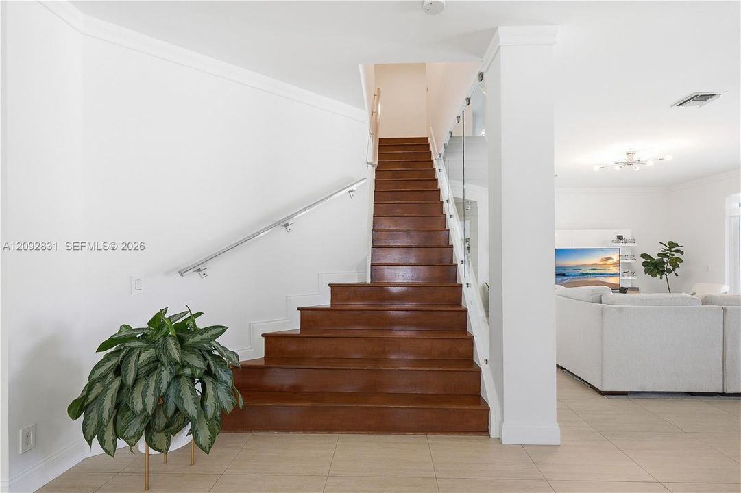 En Venta: $1,559,000 (6 camas, 5 baños, 3894 Pies cuadrados)