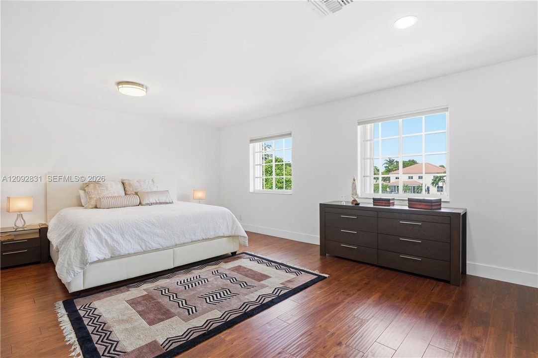 En Venta: $1,559,000 (6 camas, 5 baños, 3894 Pies cuadrados)