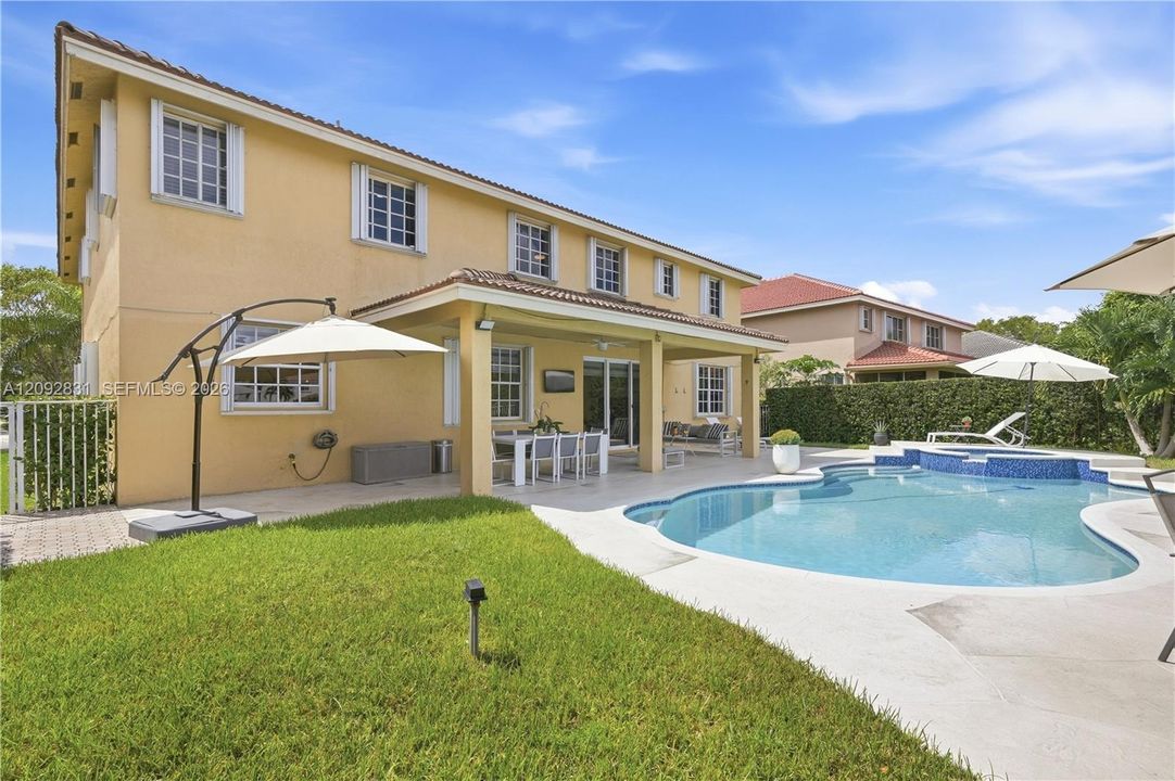 En Venta: $1,559,000 (6 camas, 5 baños, 3894 Pies cuadrados)