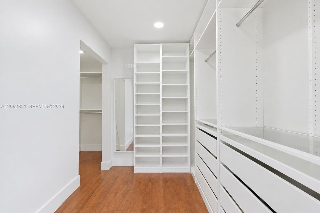 En Venta: $1,559,000 (6 camas, 5 baños, 3894 Pies cuadrados)