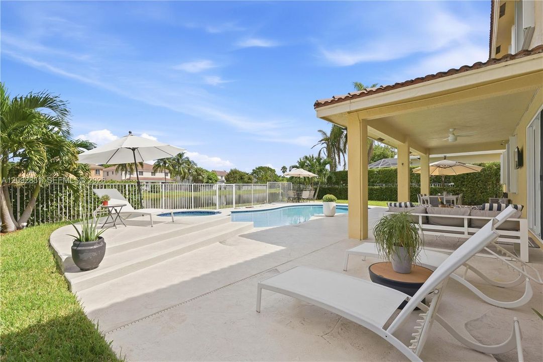 En Venta: $1,559,000 (6 camas, 5 baños, 3894 Pies cuadrados)