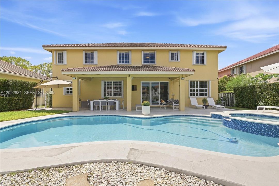 En Venta: $1,559,000 (6 camas, 5 baños, 3894 Pies cuadrados)