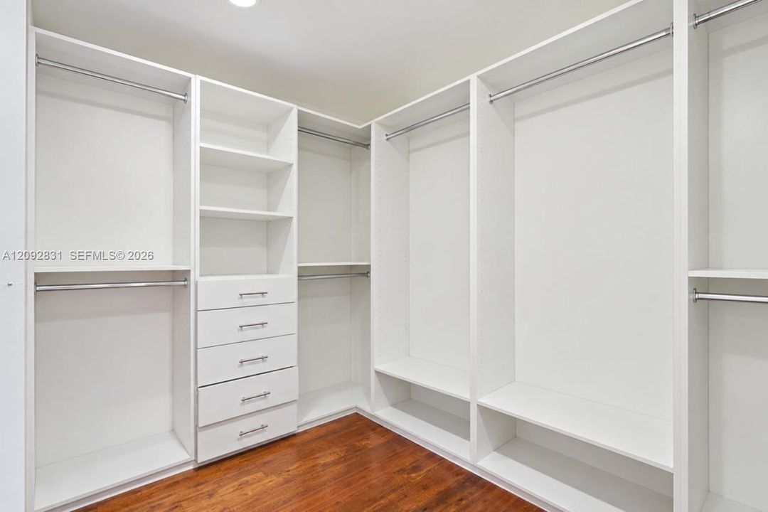 En Venta: $1,559,000 (6 camas, 5 baños, 3894 Pies cuadrados)