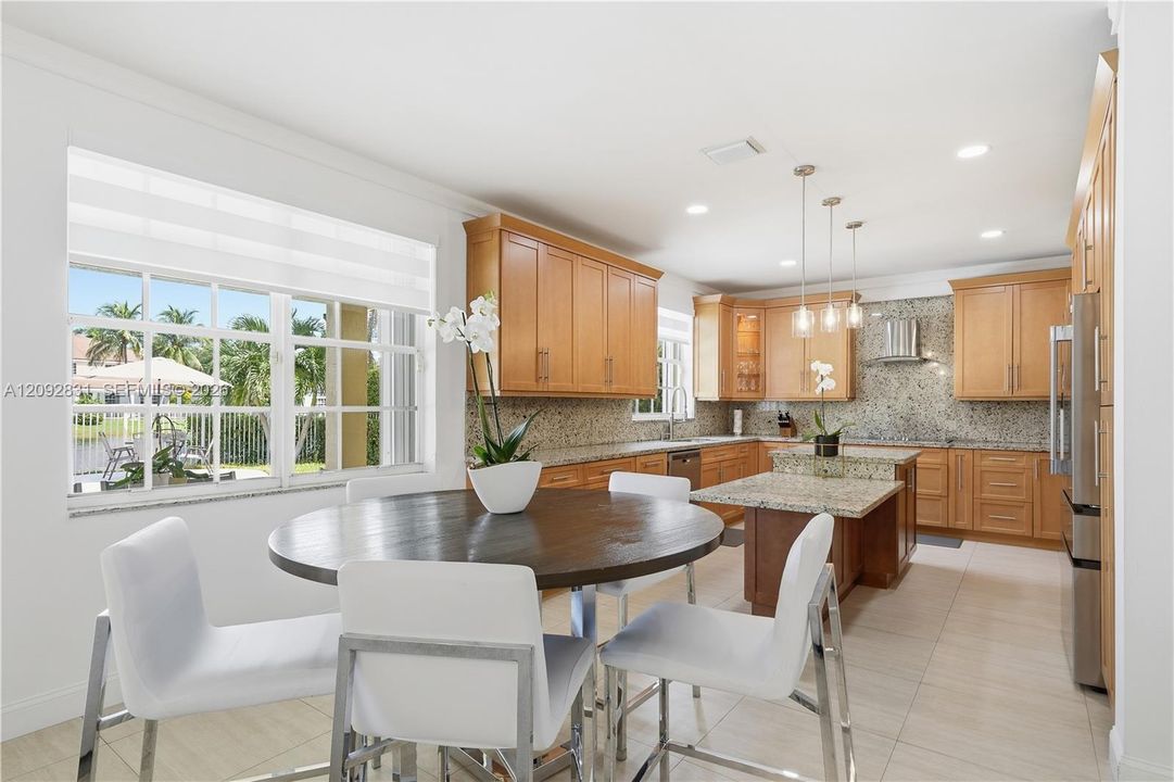 En Venta: $1,559,000 (6 camas, 5 baños, 3894 Pies cuadrados)