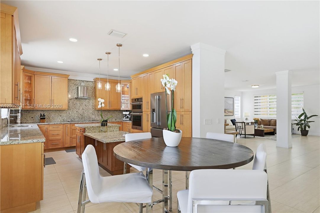 En Venta: $1,559,000 (6 camas, 5 baños, 3894 Pies cuadrados)