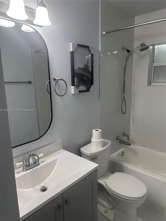 For Rent: $2,800 (3 beds, 1 baths, 1060 Square Feet)