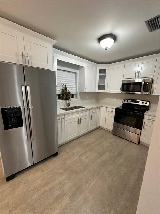 For Rent: $2,800 (3 beds, 1 baths, 1060 Square Feet)
