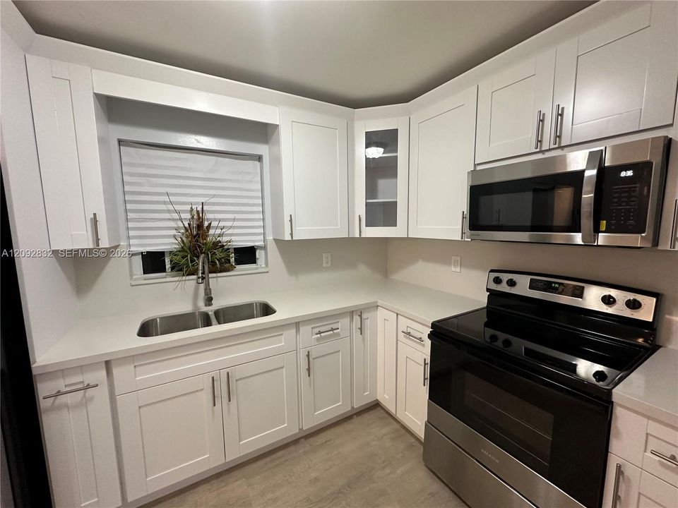 For Rent: $2,800 (3 beds, 1 baths, 1060 Square Feet)