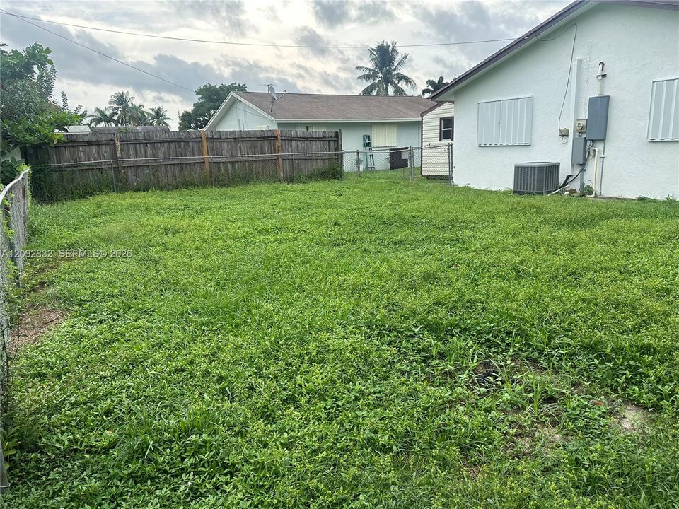 For Rent: $2,800 (3 beds, 1 baths, 1060 Square Feet)