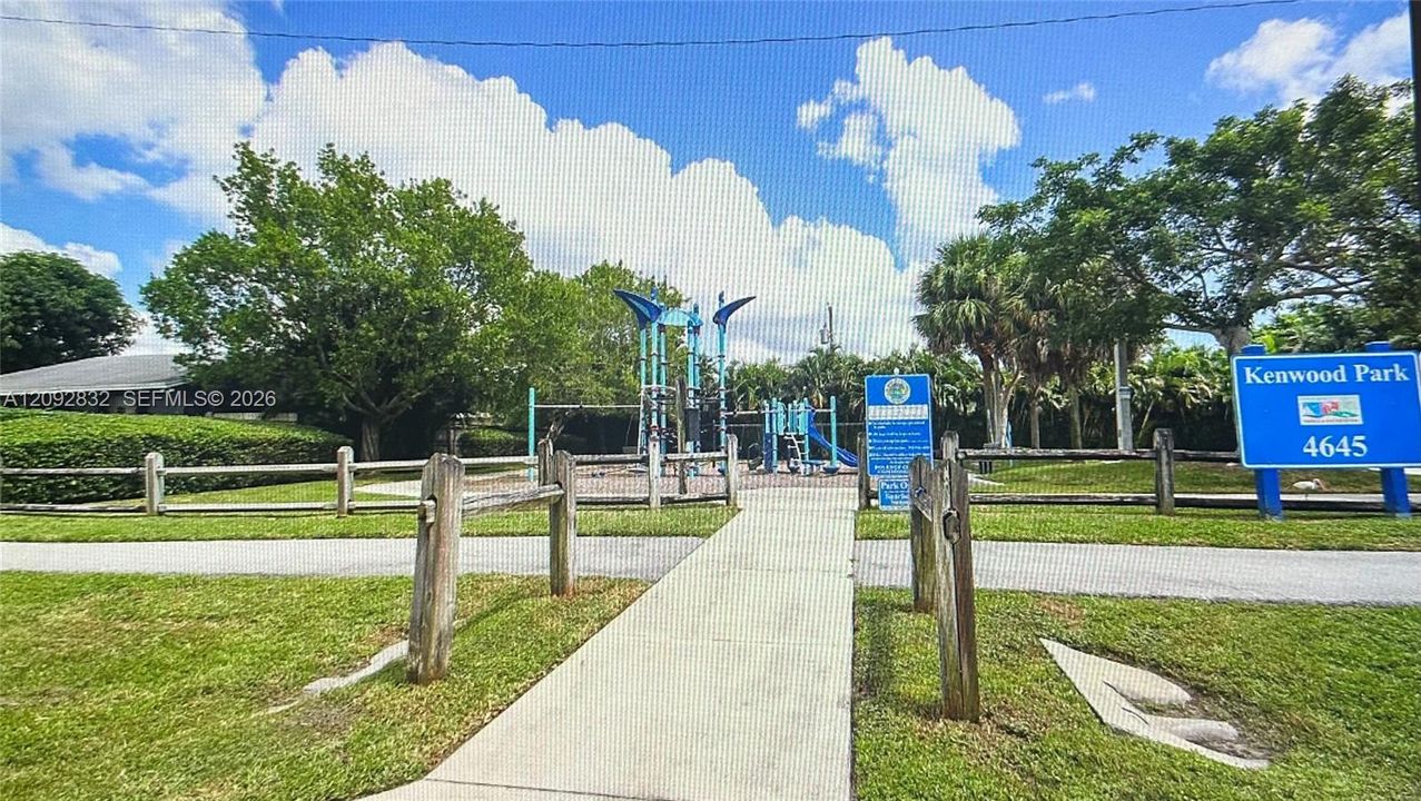 For Rent: $2,800 (3 beds, 1 baths, 1060 Square Feet)