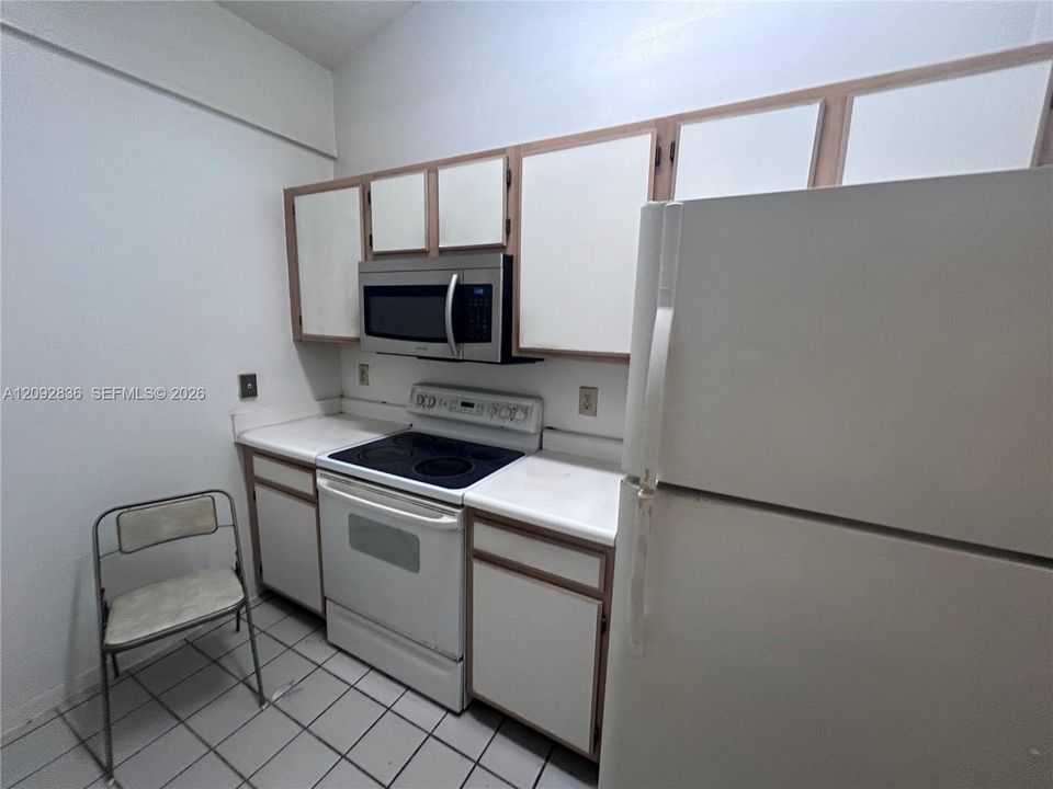 For Sale: $199,000 (2 beds, 2 baths, 981 Square Feet)