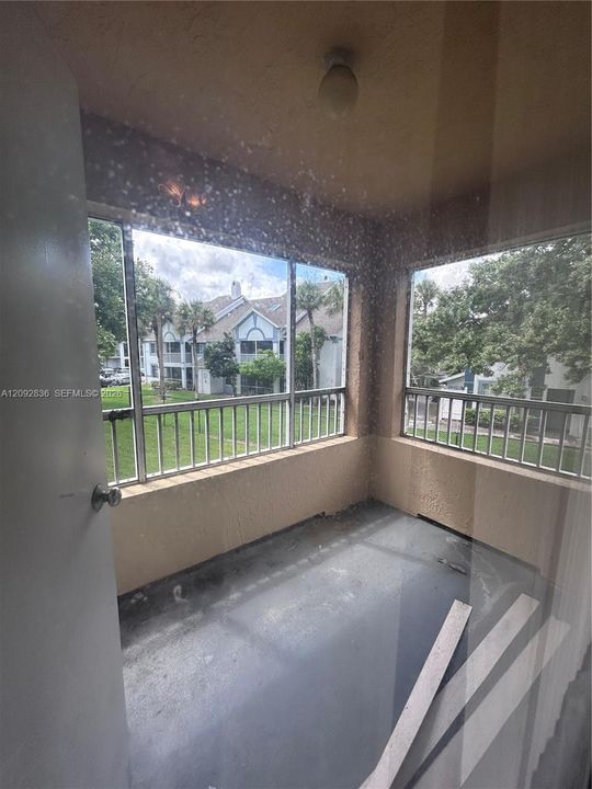 For Sale: $199,000 (2 beds, 2 baths, 981 Square Feet)