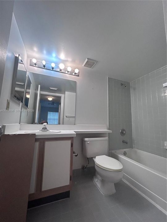 For Sale: $199,000 (2 beds, 2 baths, 981 Square Feet)