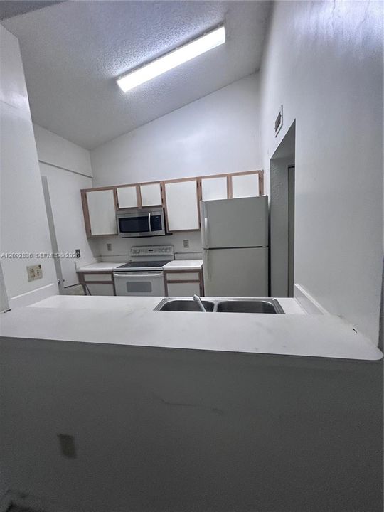 For Sale: $199,000 (2 beds, 2 baths, 981 Square Feet)