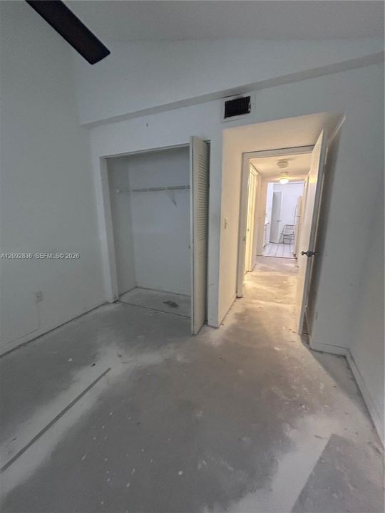 For Sale: $199,000 (2 beds, 2 baths, 981 Square Feet)