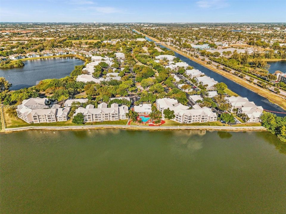 For Sale: $199,000 (2 beds, 2 baths, 981 Square Feet)