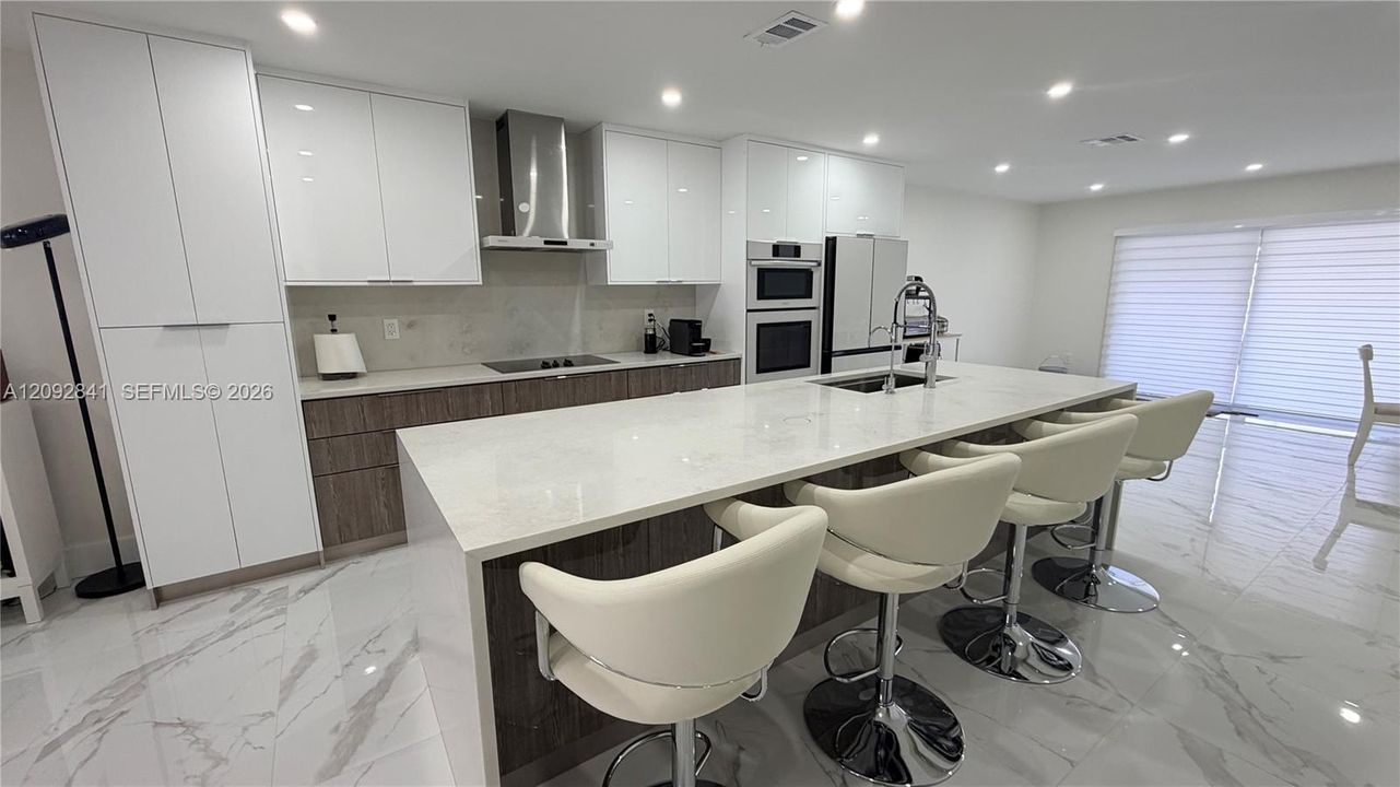 En Venta: $720,000 (3 camas, 2 baños, 1700 Pies cuadrados)