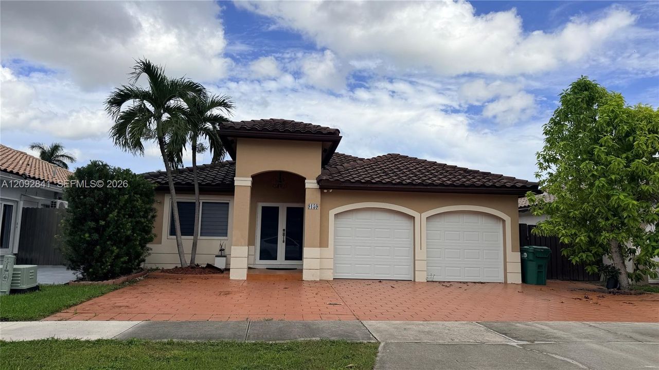 En Venta: $720,000 (3 camas, 2 baños, 1700 Pies cuadrados)